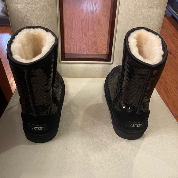 UGG Classic Sequin Short Boot size 6 - worn only once! Near new! - Picture 3 of 5
